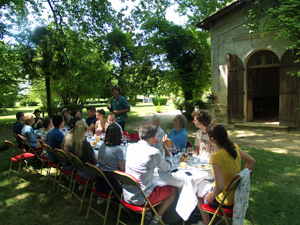 Repas et dégustation de vin au château à Saint-Emilion