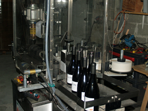 Bouteilles e vin rouges personnalisées dans la Vallée du Rhône