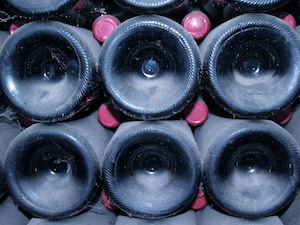 Stockage et organisation des bouteilles de vin dans la cave